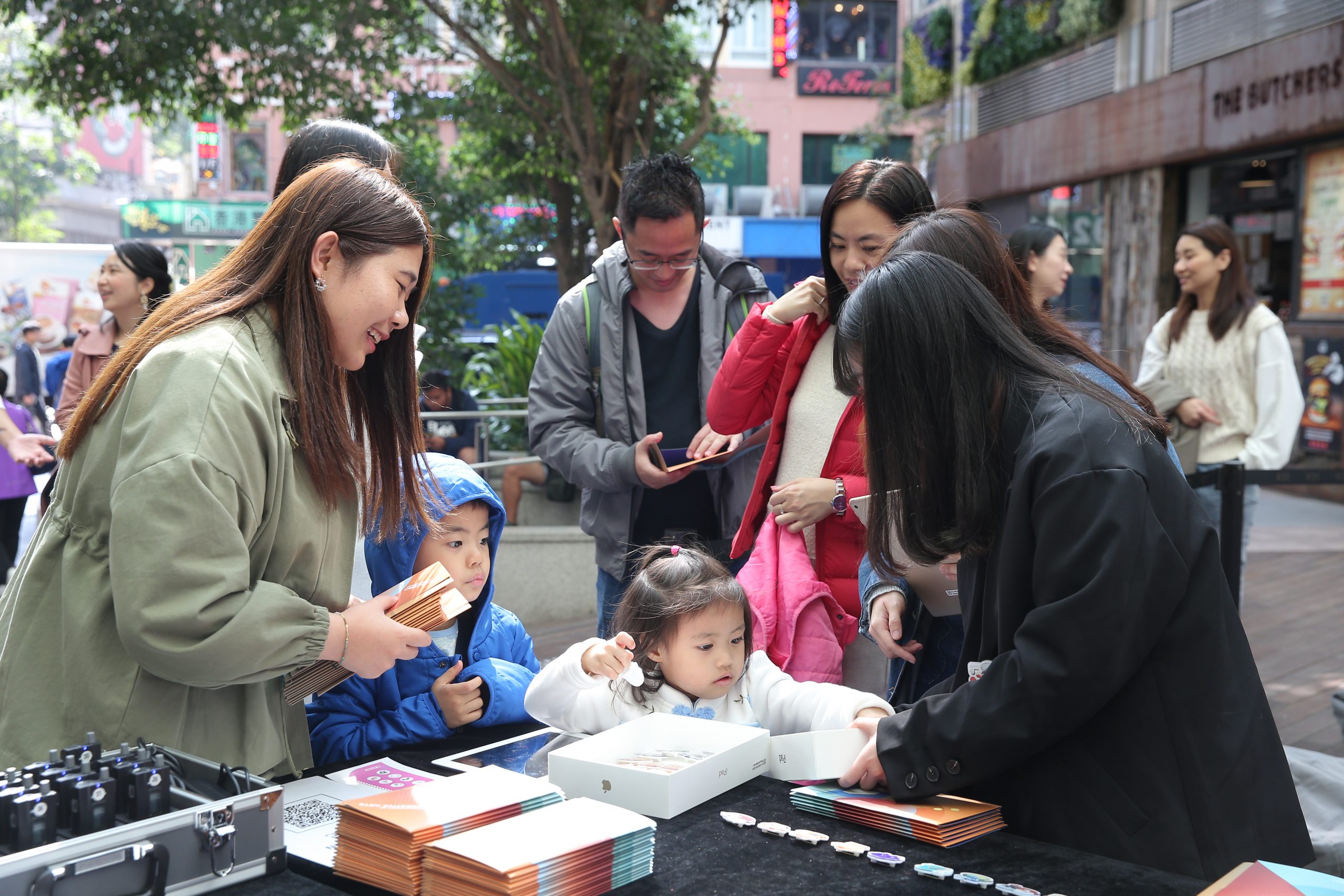 OUHK students ran a game booth to interact and share the creative advertising ideas with the public.