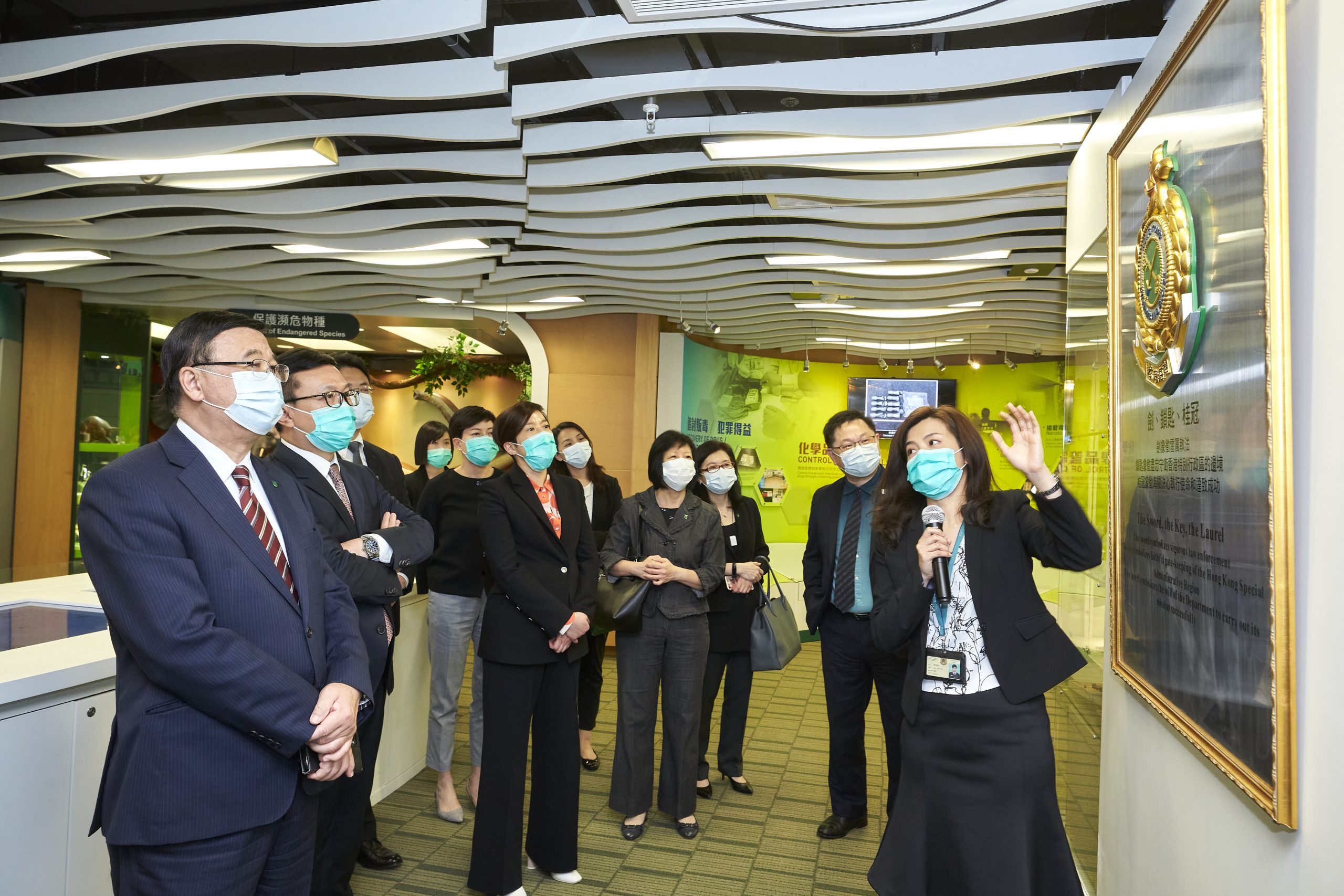 Customs officer led a tour to the Exhibition Gallery and introduced the history of the Hong Kong Customs to the OUHK delegates.