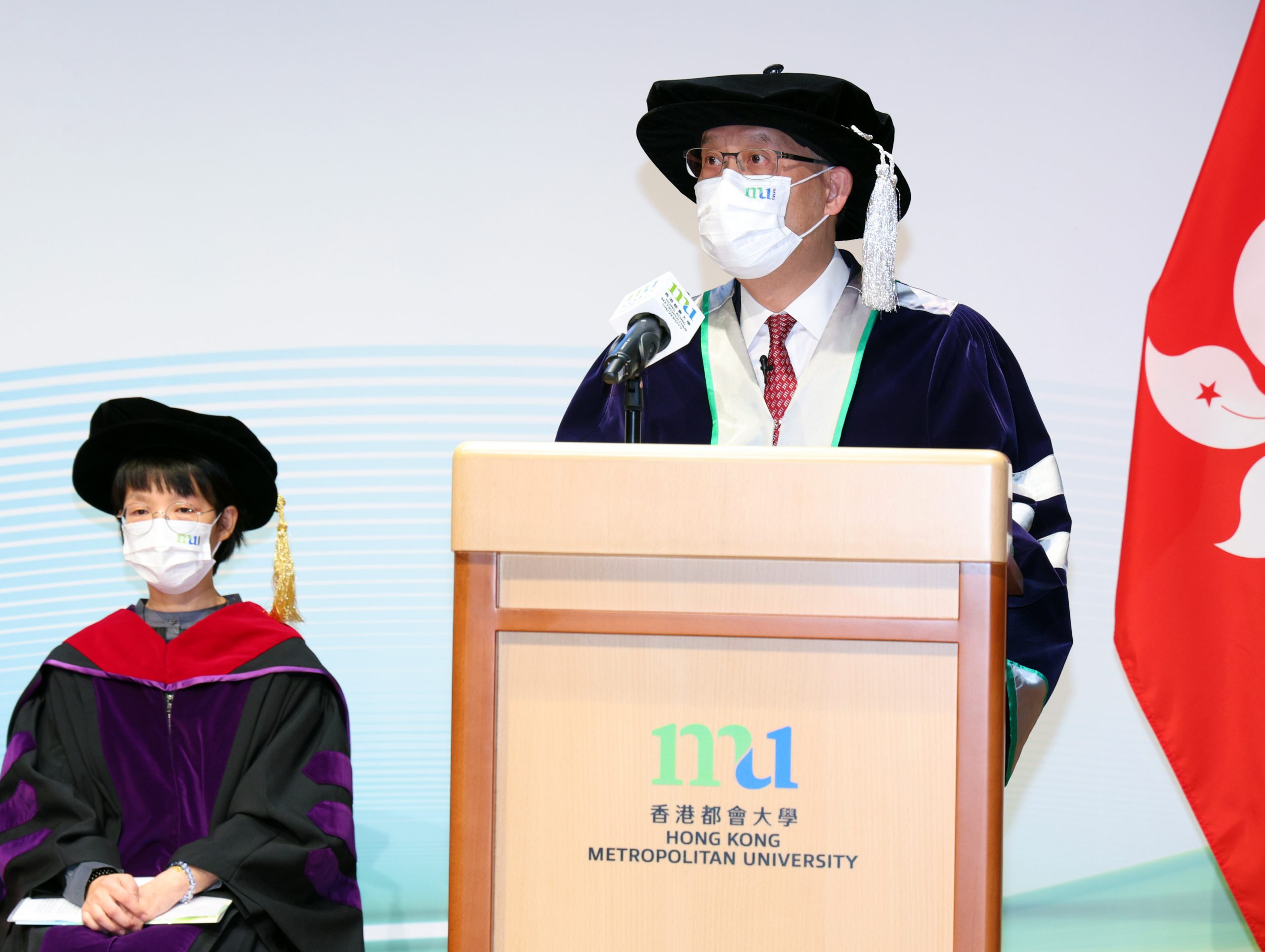 President Prof. Paul Lam Kwan-sing congratulates the four new Honorary Fellows and expresses his gratitude to them for their support for the University.